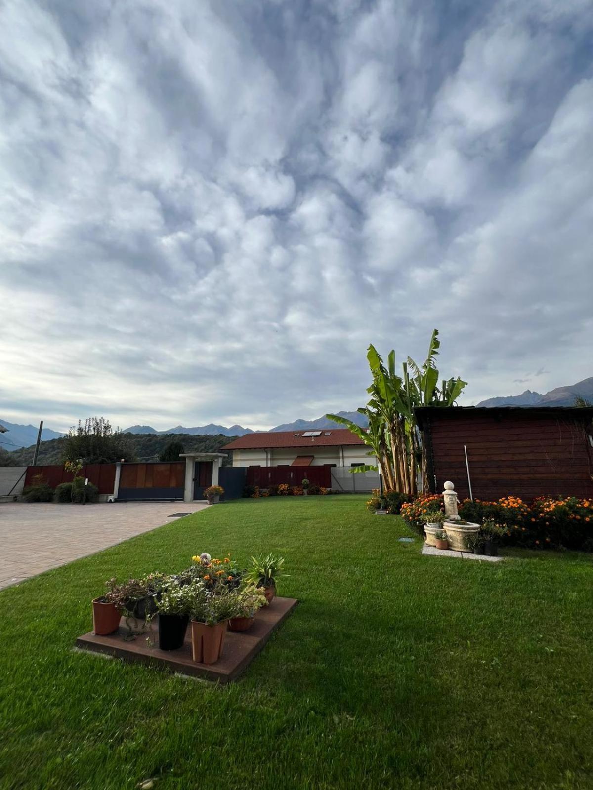 Il Giardino Dei Ciliegi Lägenhet Colico Exteriör bild